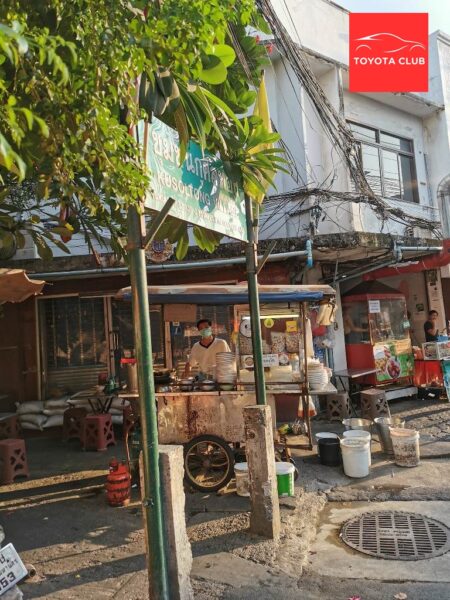 ก๋วยเตี๋ยวลูกชิ้นเนื้อ เจ๊มล สาทร เซนต์หลุยส์ เปิดมานานกว่า 30 ปี