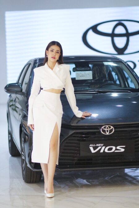 Toyota Vios ยังคงทำตลาดที่ สปป. ลาว และเป็นรถยอดนิยมในกลุ่มวัยรุ่น